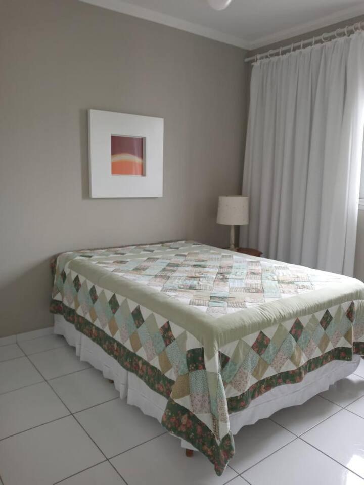 Apartamento completo na calçada da praia Apartment Гуаружа Екстериор снимка