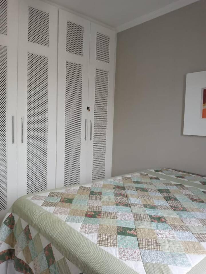 Apartamento completo na calçada da praia Apartment Гуаружа Екстериор снимка